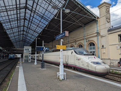 AVE trains transport 300,000 passengers to France in their first six months of service